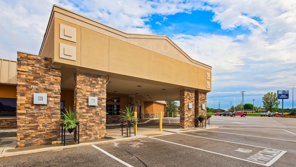 Crossroads Hotel & Event Center detail