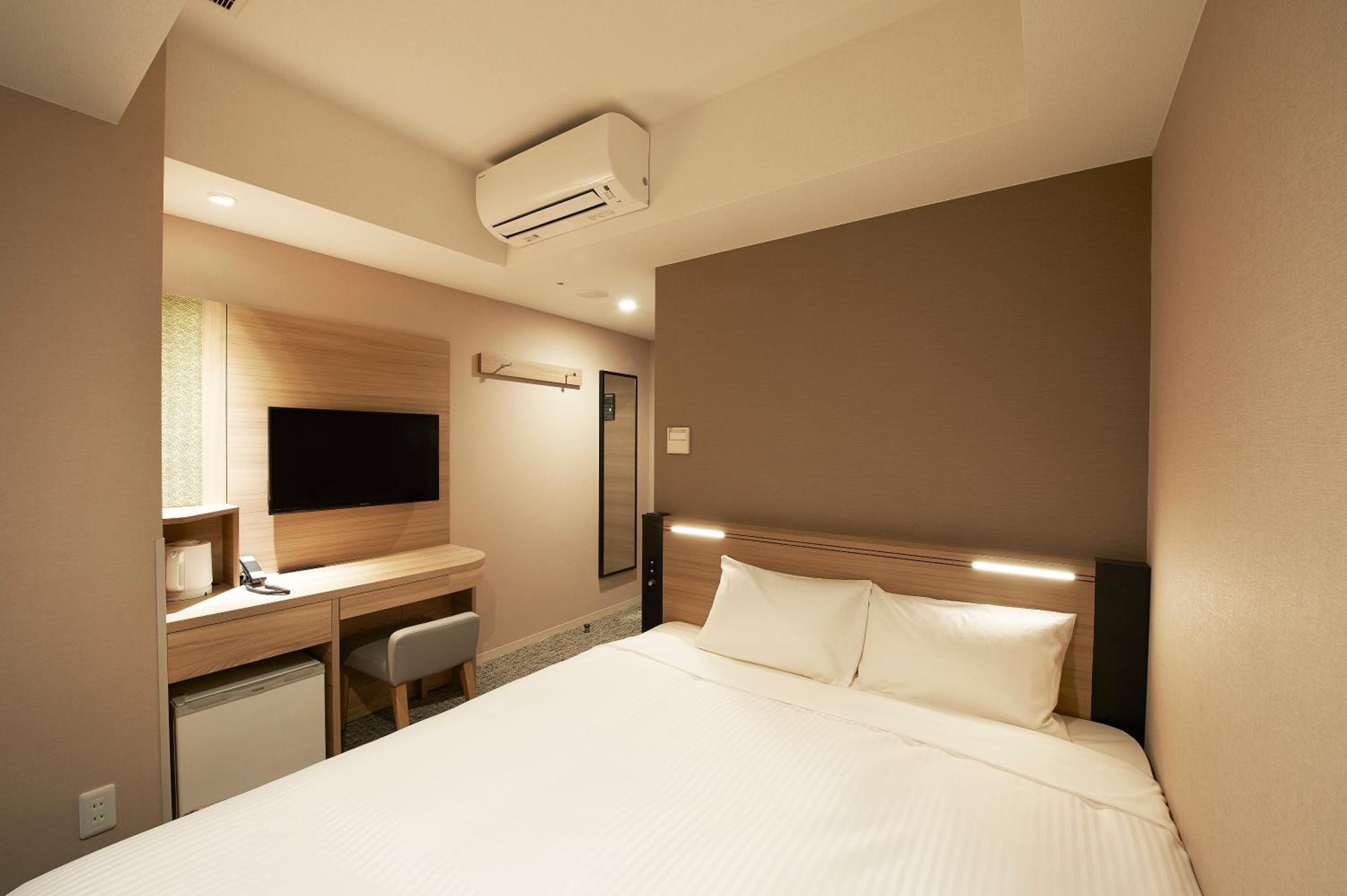 MODERATE, DOUBLE BED