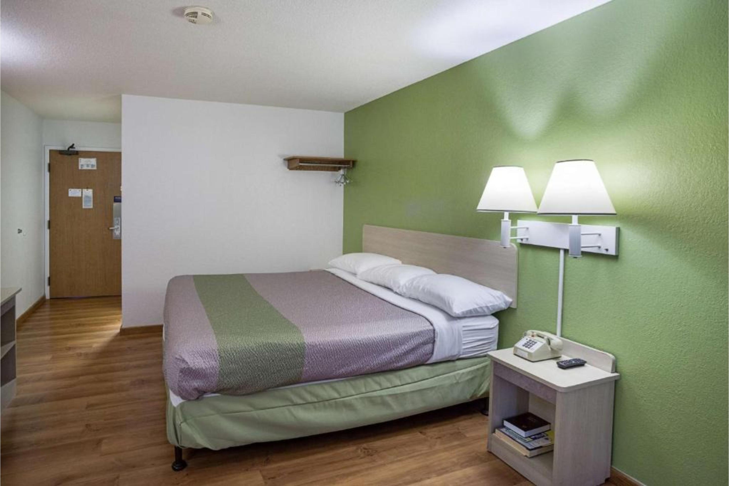 1 King Bed Non-Smoking, Mini Fridge
