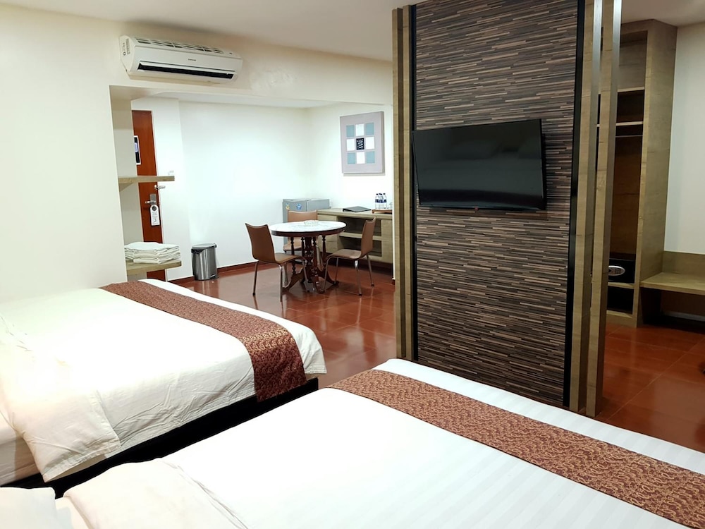 The K Hotel 7/48