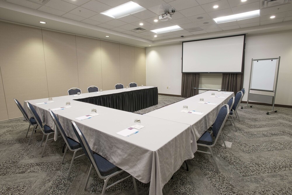 Hyatt Place Cincinnati / Sharonville Convention Center 54/62