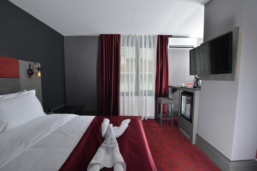 A11 Hotel 18/48