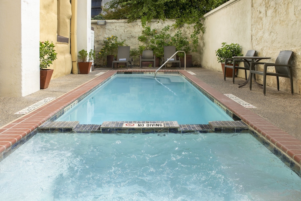Holiday Inn Express San Antonio N-Riverwalk Area 5/49