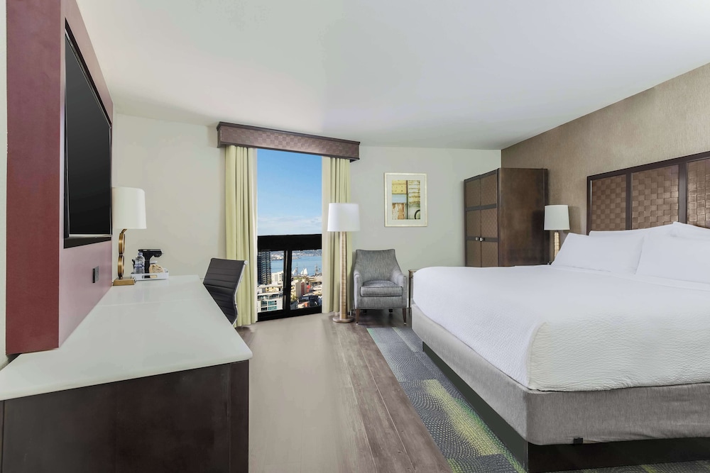 STANDARD, KING BED, BAY VIEW