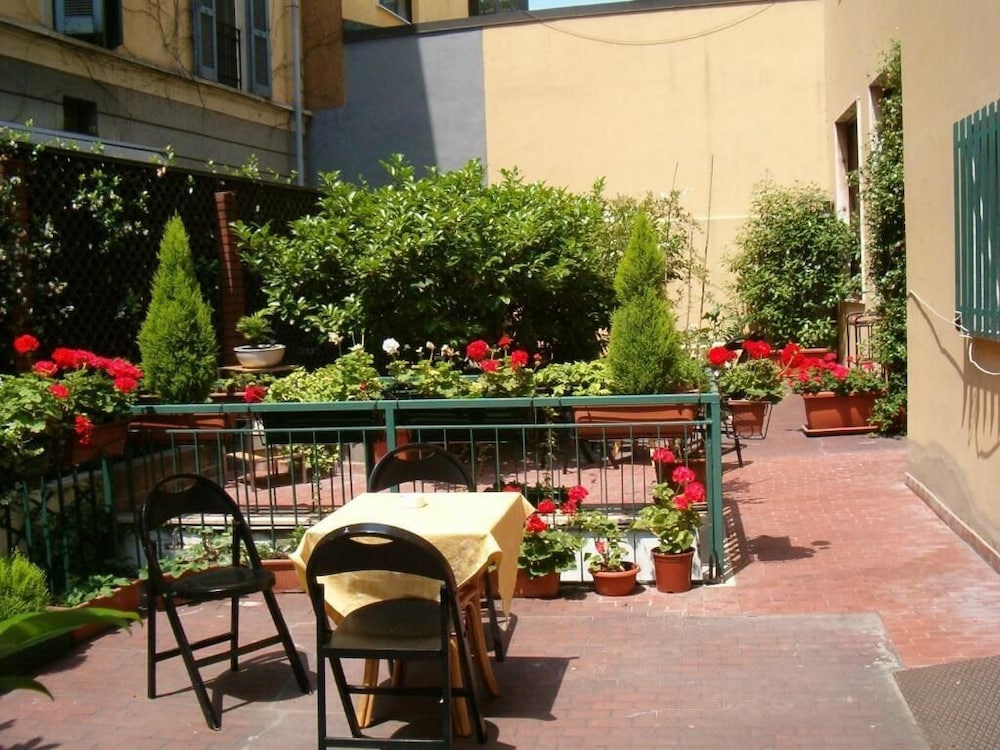 Sant Ambroeus Hotel 33/57