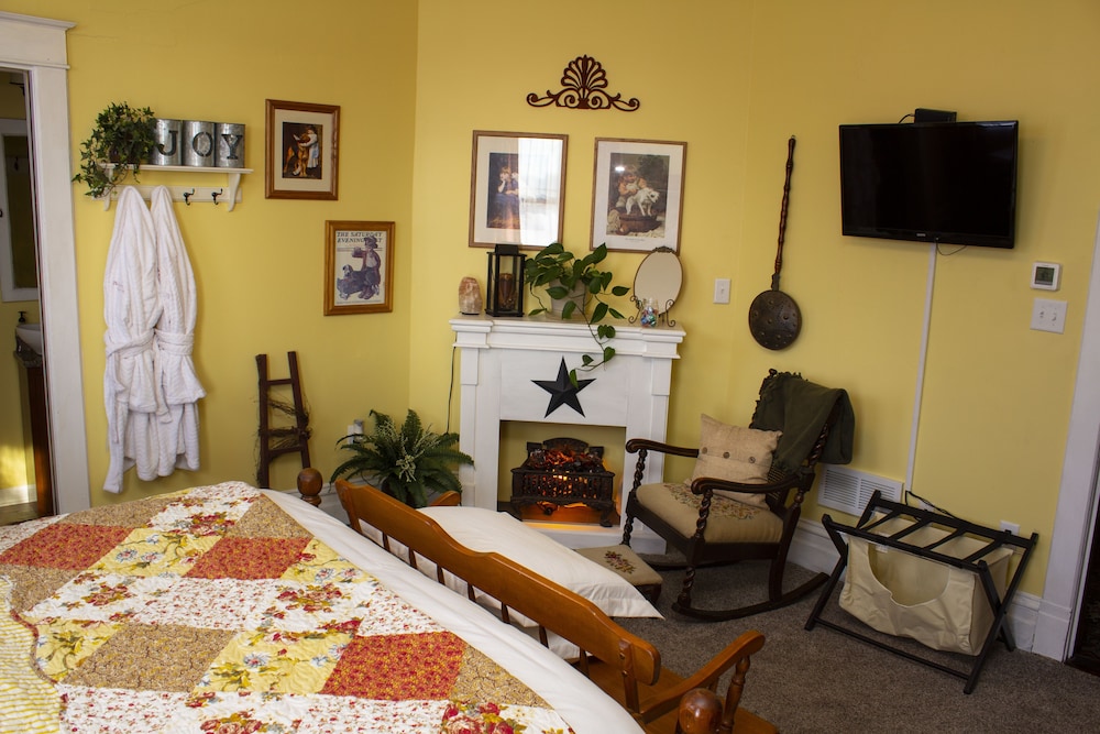 The Katherine Holle House 28/48