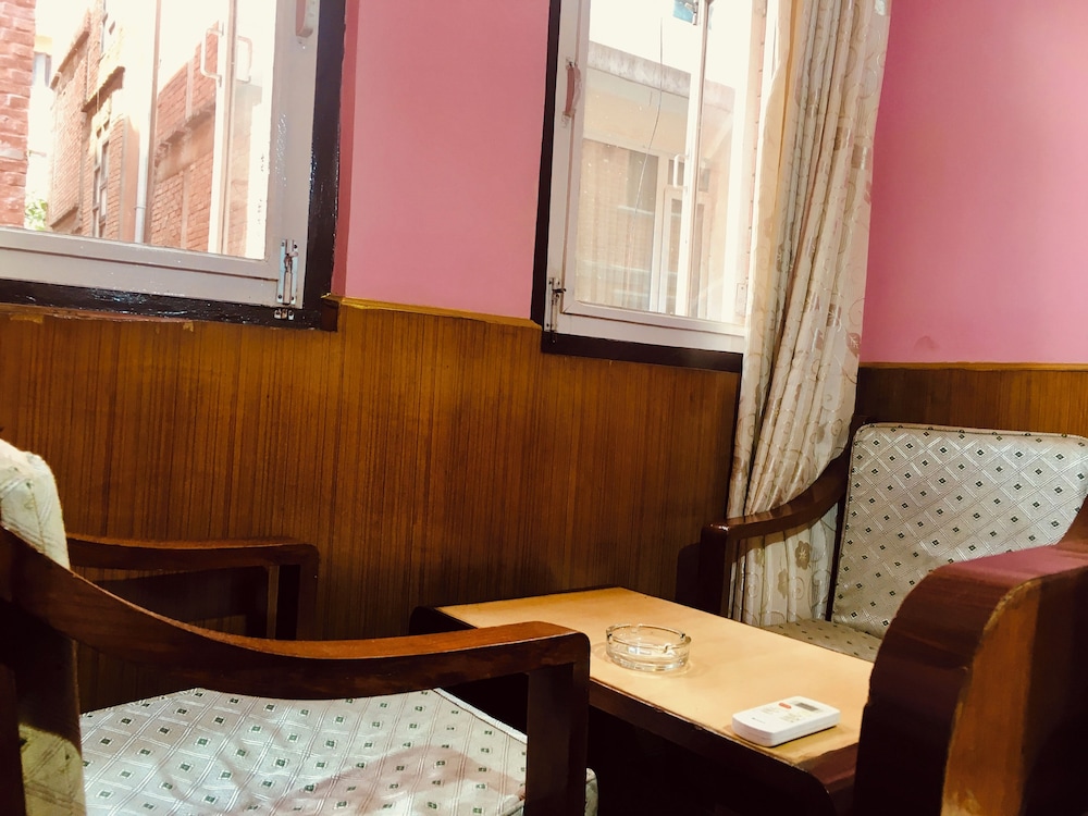 Hotel Plumeria Inn 33/39