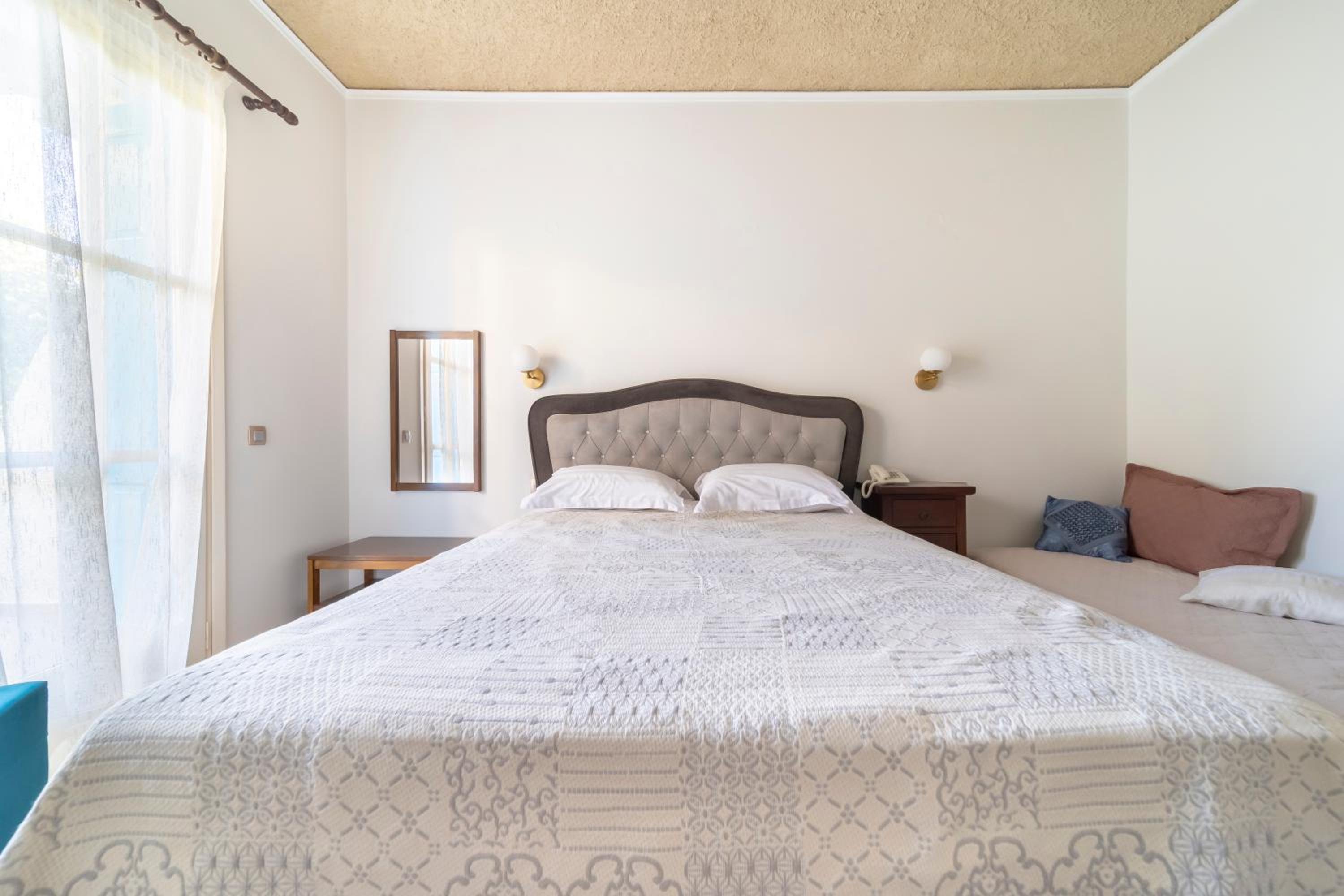 Deluxe, Double Bed