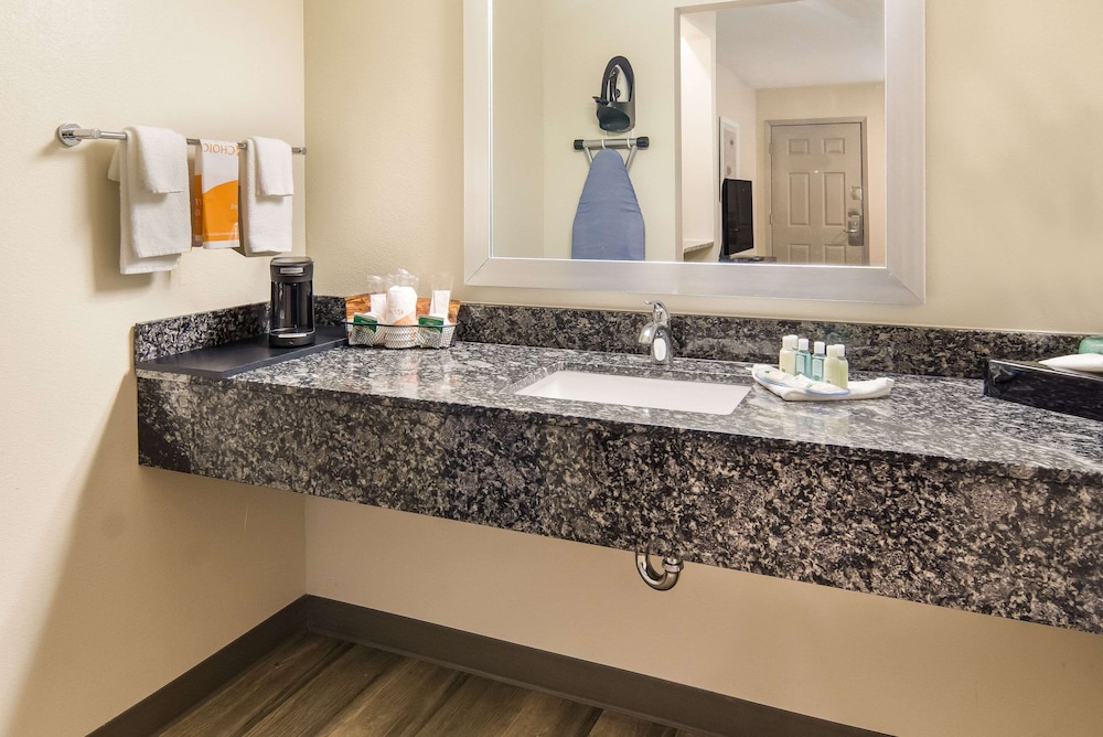 Quality Inn & Suites Dallas-Cityplace 18/23