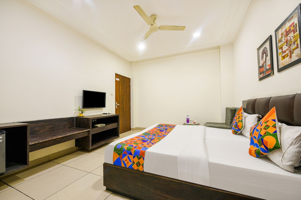 Oyo Rooms Ludhiana Railway Station Clock Tower 36/50