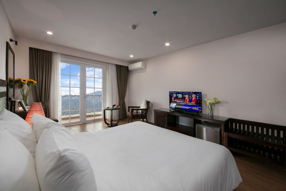2 BEDROOMS, CONNECTING, FAMILY, MOUNTAIN VIEW
