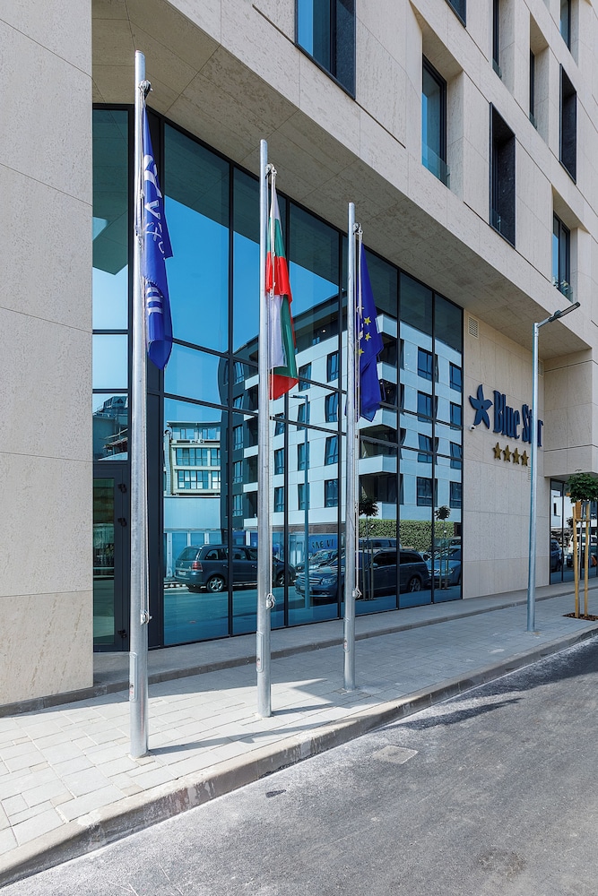 Blue Star Luxury Hotel 50/54