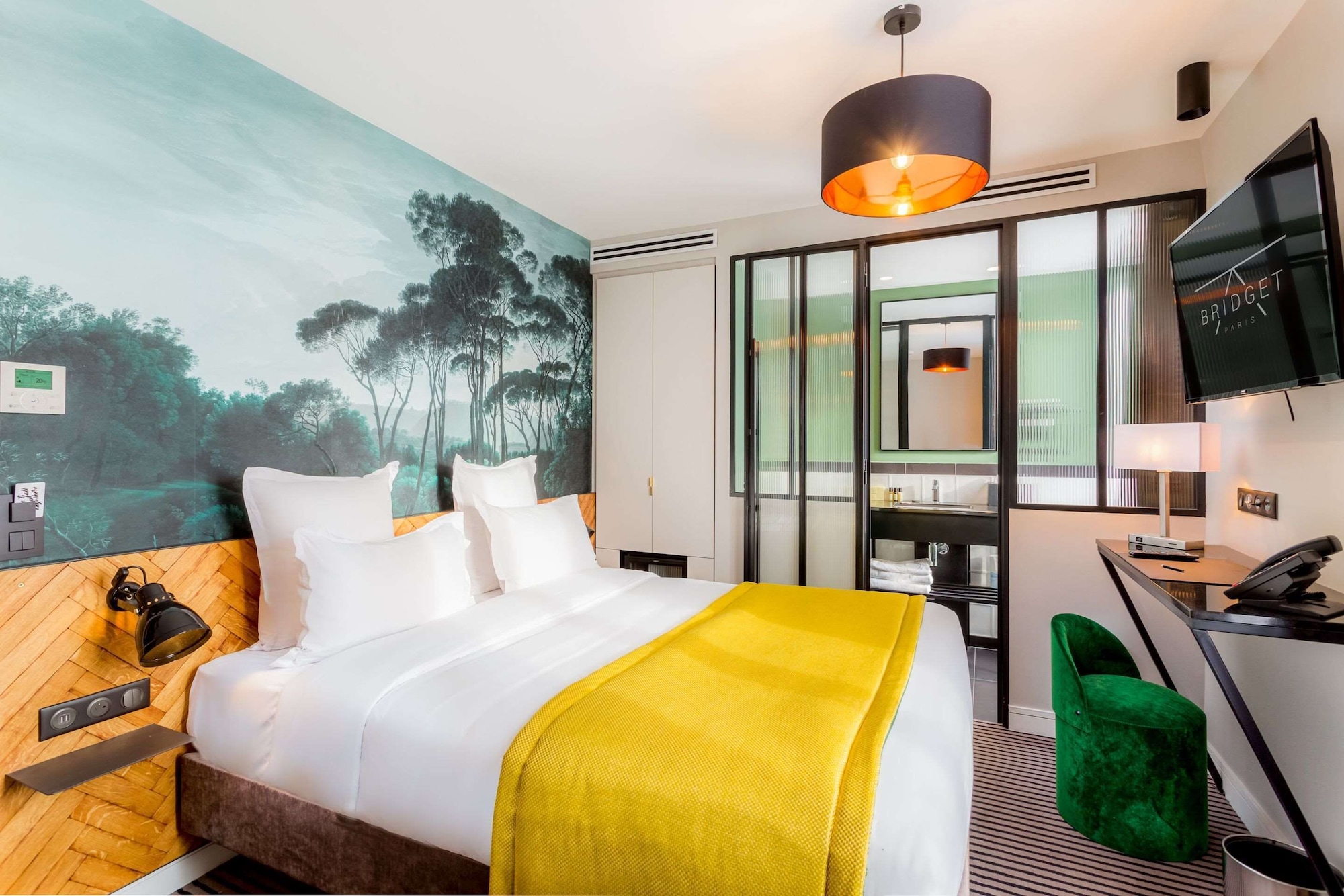 COMFORT, TRIPLE, 1 QUEEN AND 1 SINGLE BED