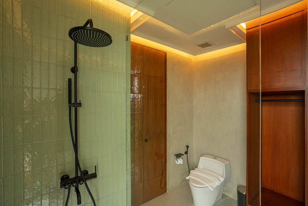 The Kemilau Hotel & Villa Canggu 70/72