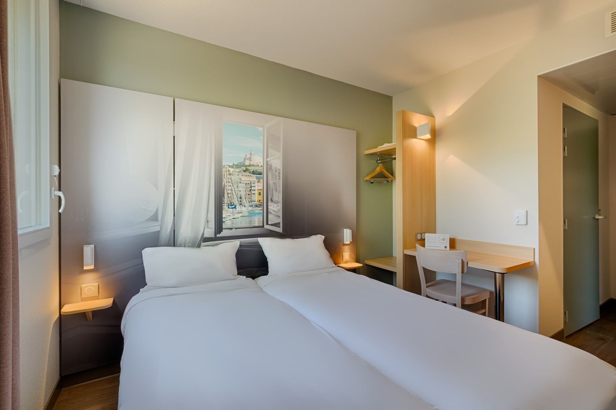 ROOM, TWIN BEDS