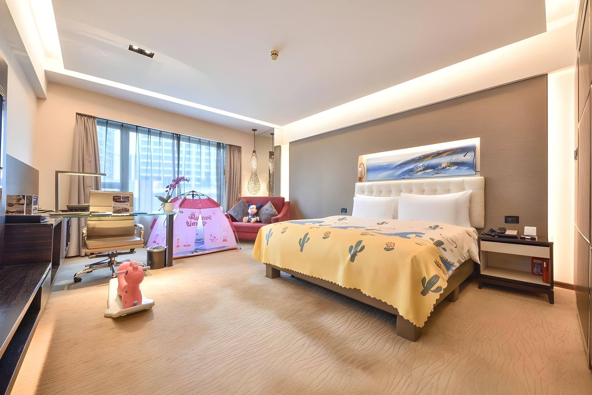 Family, Double Bed, West Wing