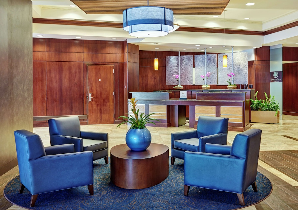 DOUBLETREE BY HILTON HOTEL CHARLOTTE 44/76