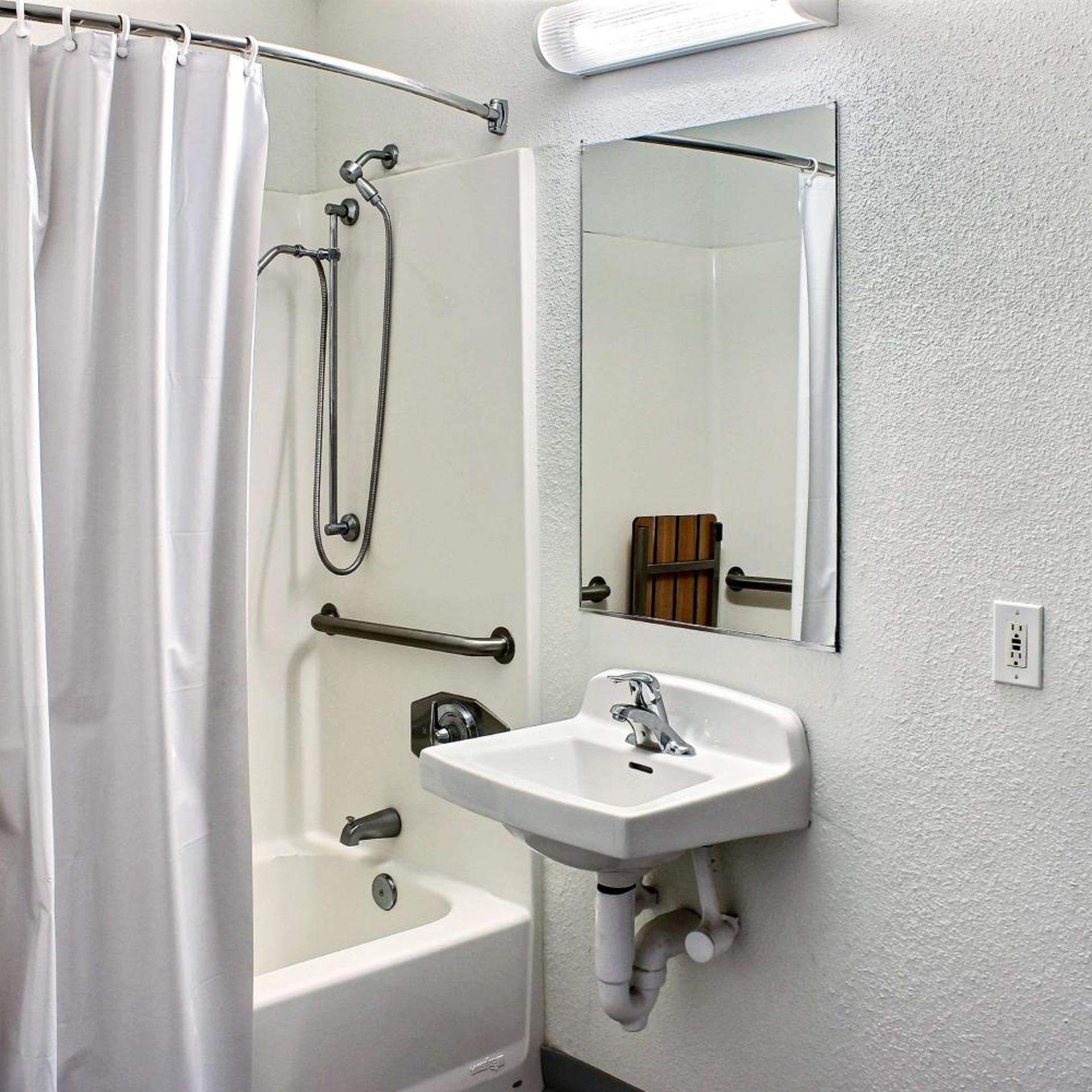 غرفة بسرير كوين للمدخنين، Motel6 King City, CA 9/10