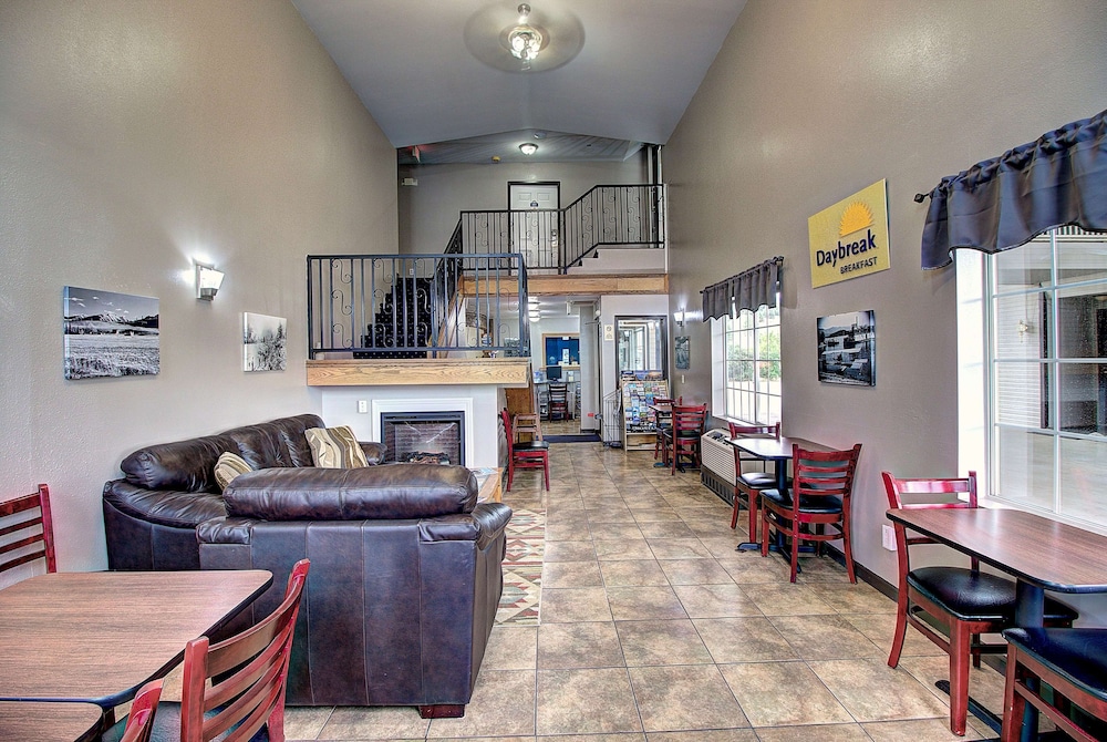 Days Inn & Suites By Wyndham Lolo 26/32