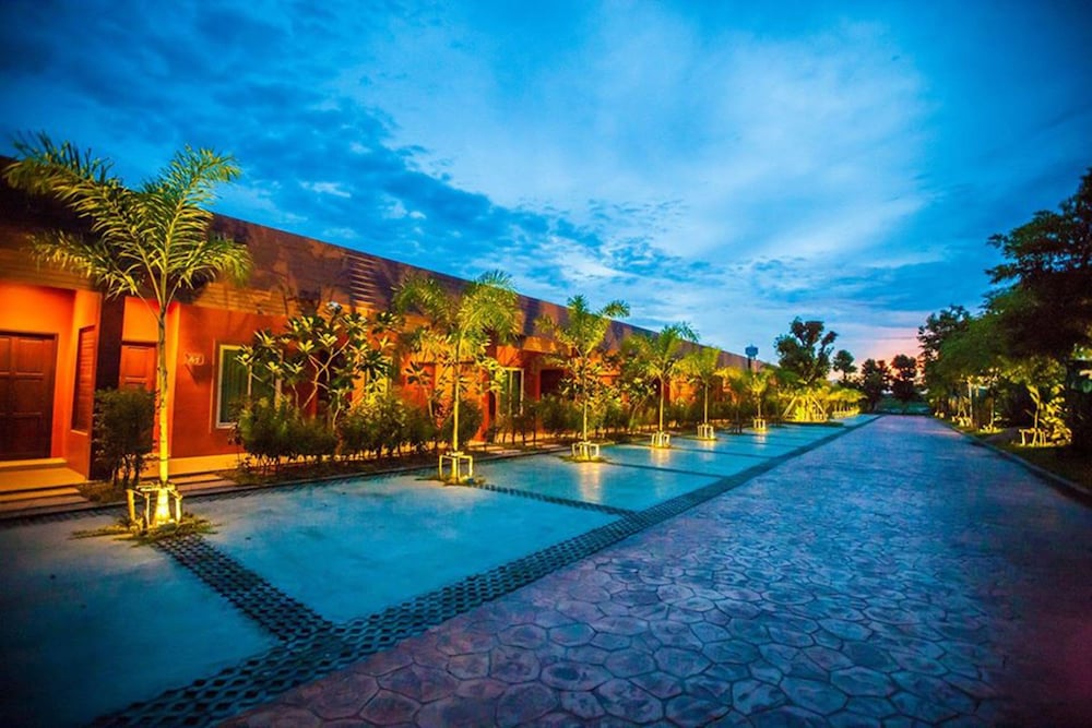 Arcadia Resort 36/38
