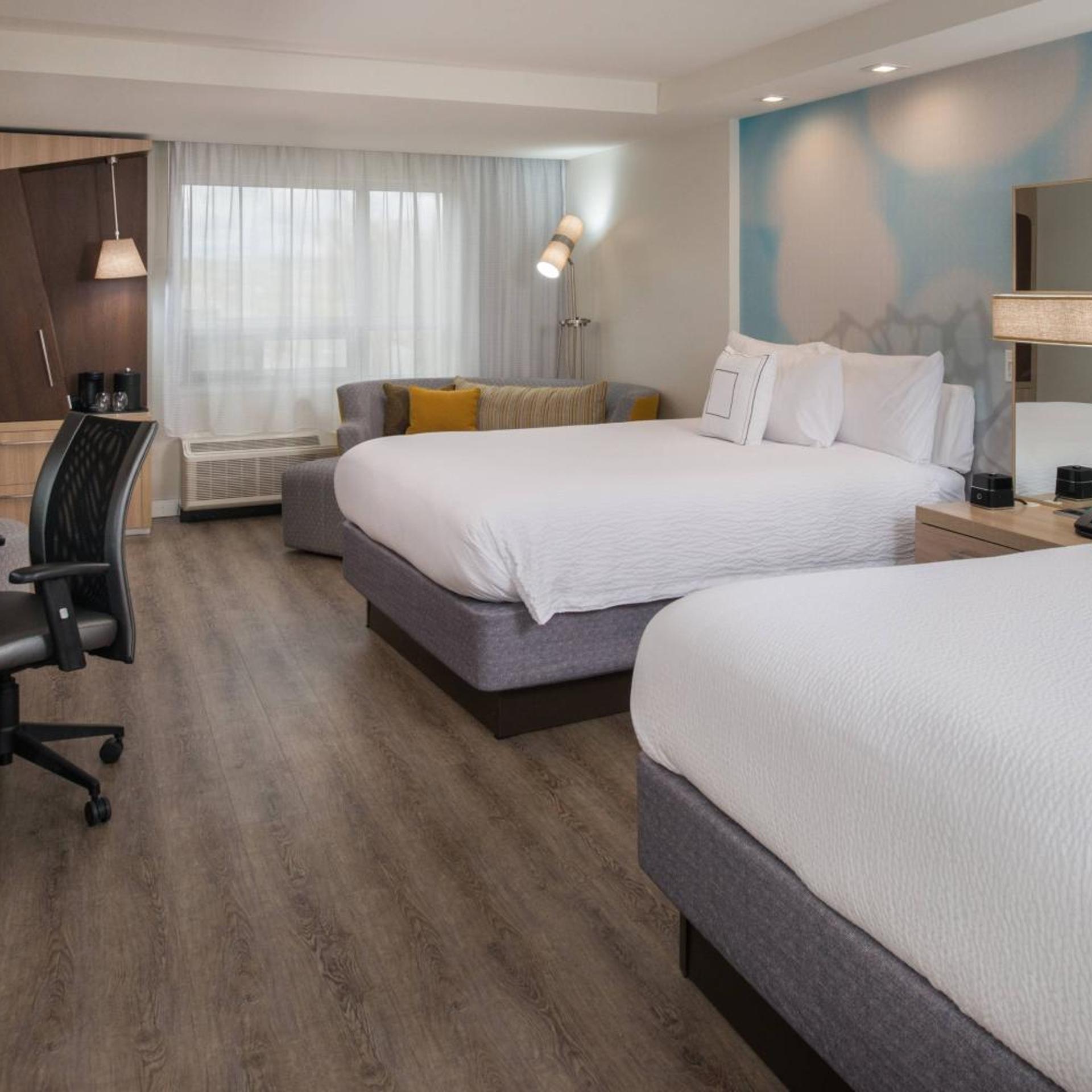 غرفة كبيرة بسريرين كوين بحوض استحمام لذوي الإعاقة، Courtyard By Marriott Temecula Murrieta 2/3