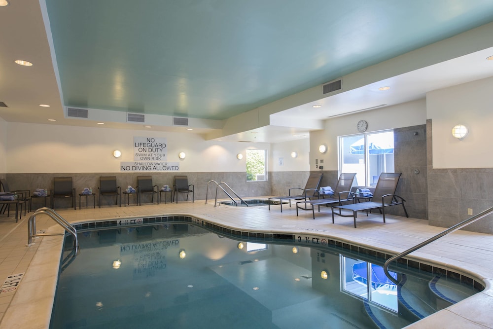 Fairfield Inn And Suites By Marriott Greenwood 5/47