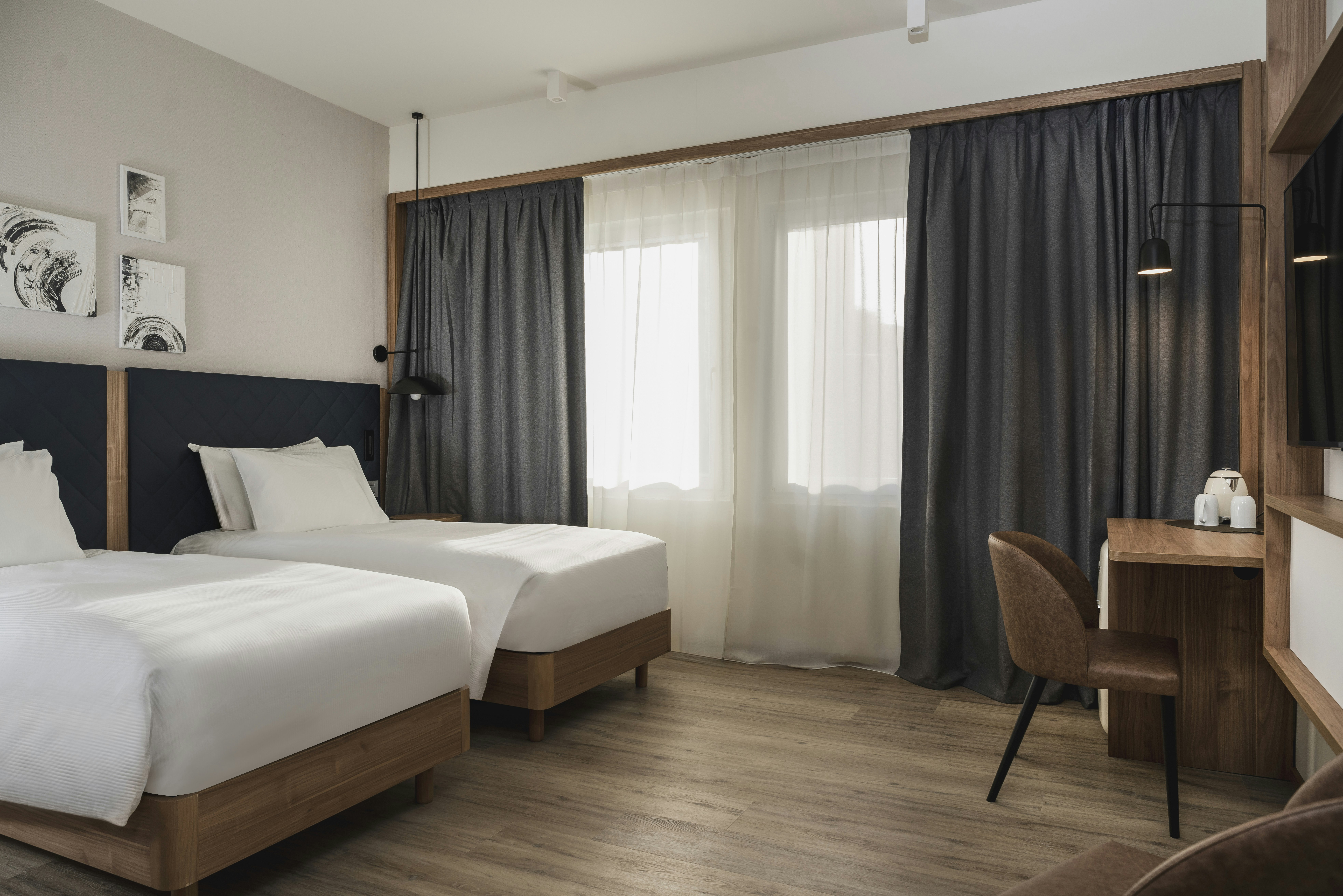 ROOM, TWIN BEDS