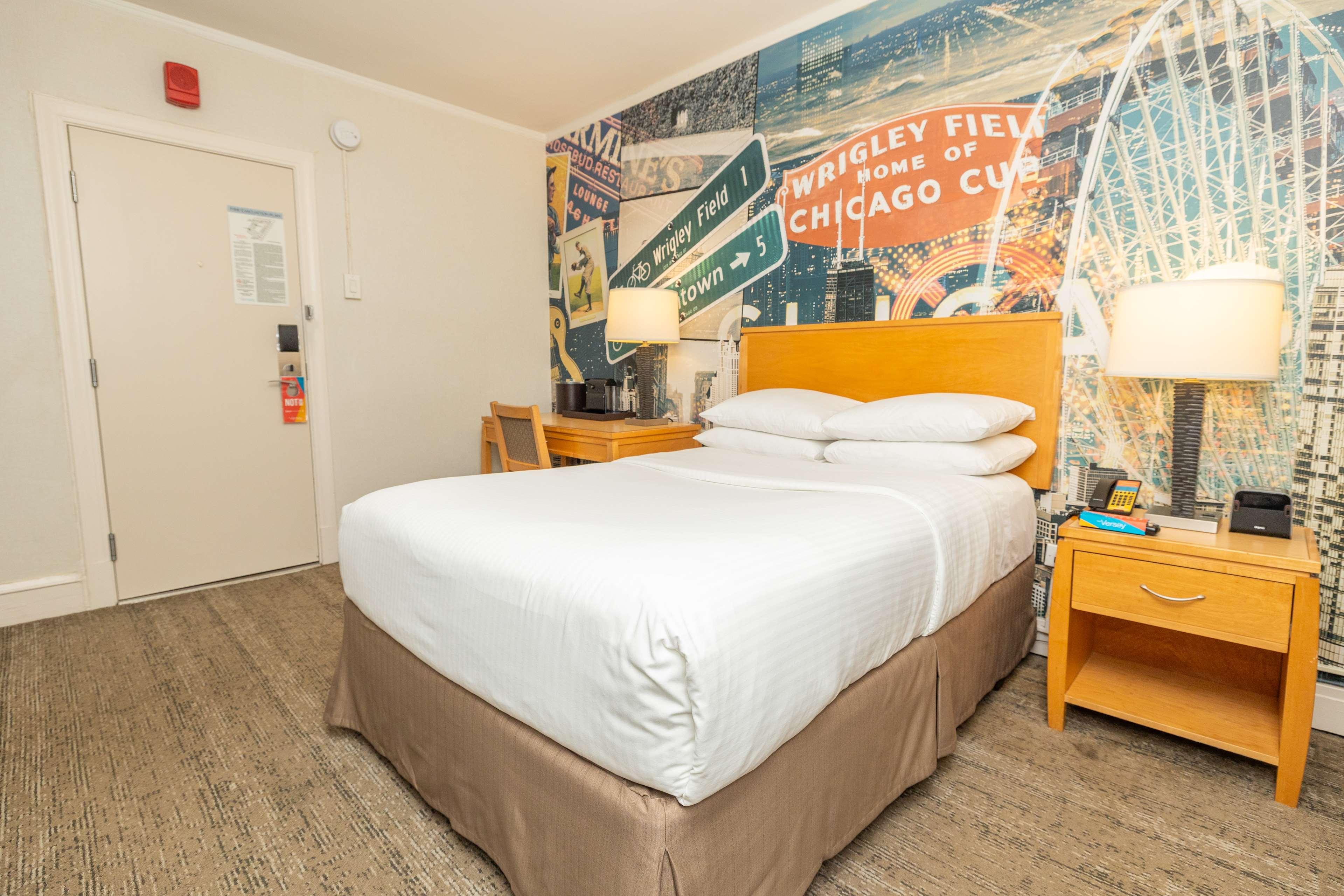 ROOM, DOUBLE BED