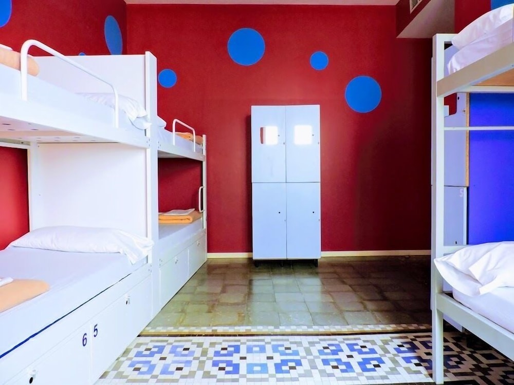 Purple Nest Hostel 54/60