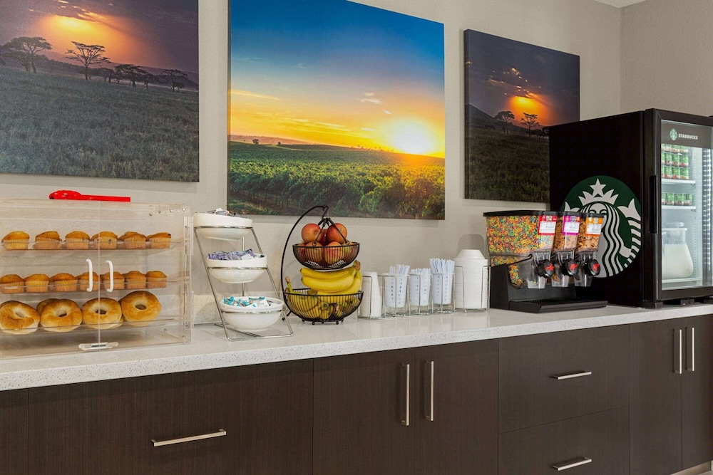 Days Inn & Suites by Wyndham Greater Tomball 53/61