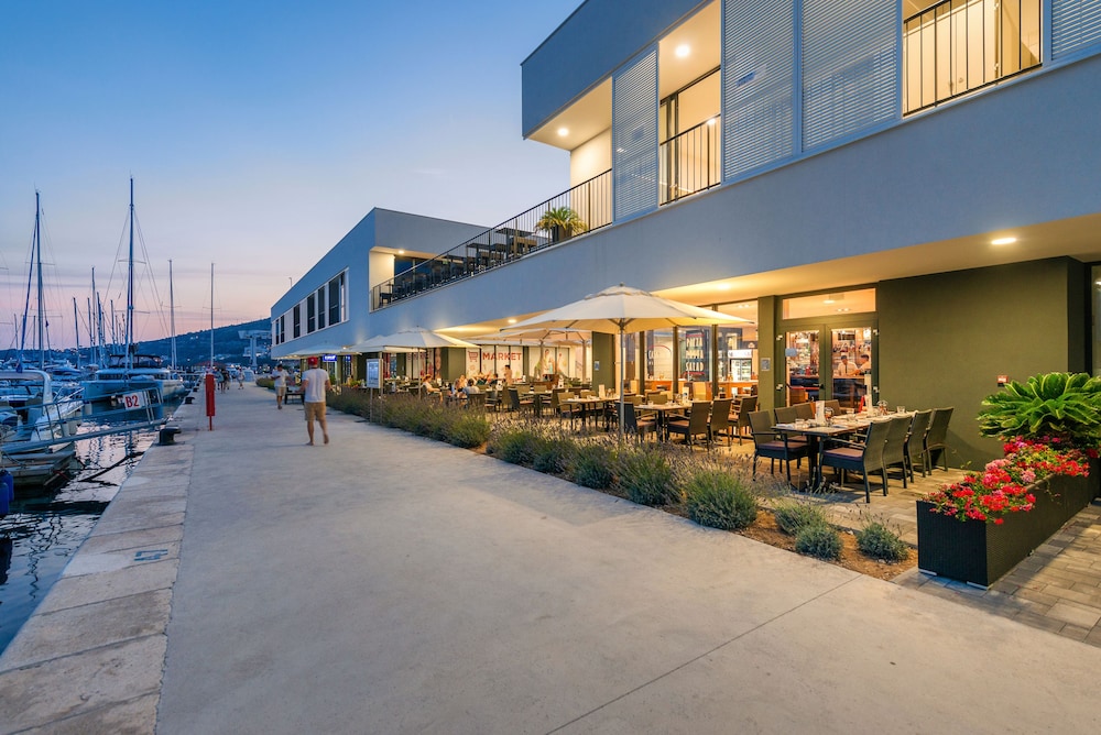 Marina Baotic Apartments 42/50