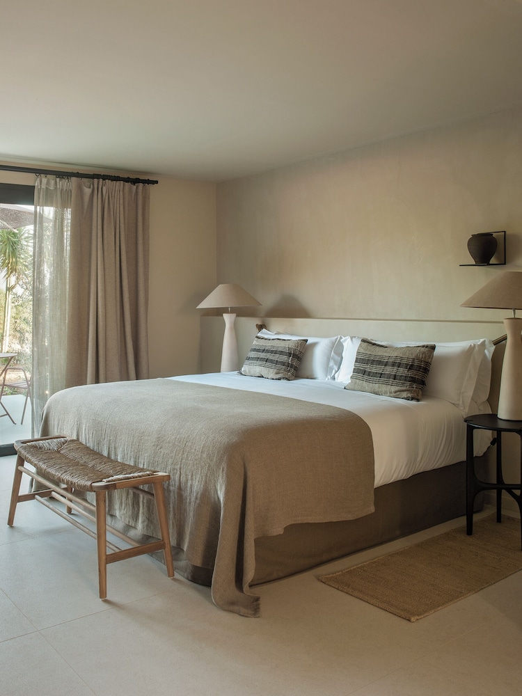 EXCLUSIVE, SUITE, PRIVATE POOL