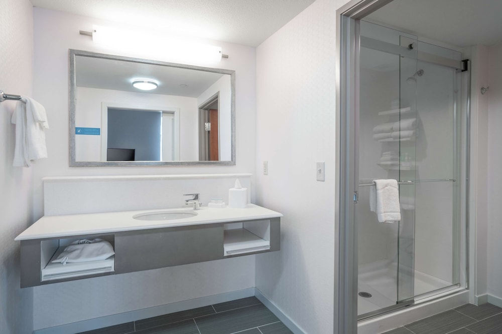 Hampton Inn & Suites Newburgh Stewart Airport 22/39