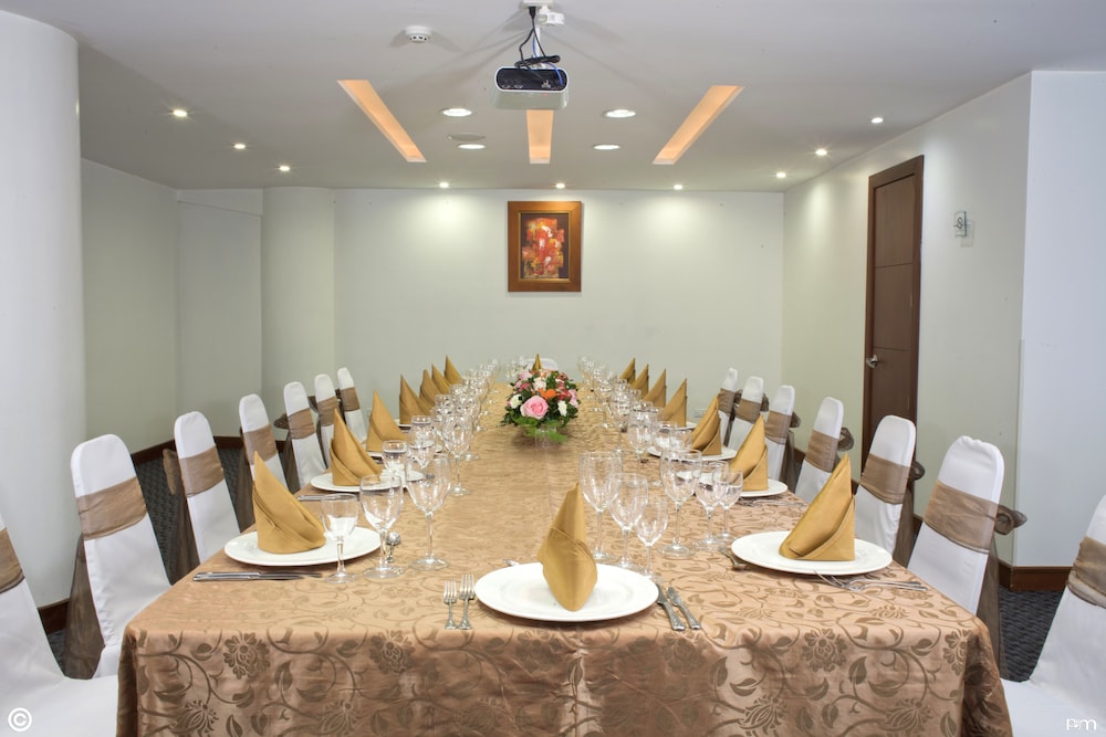 Sonesta Hotel Loja 68/70