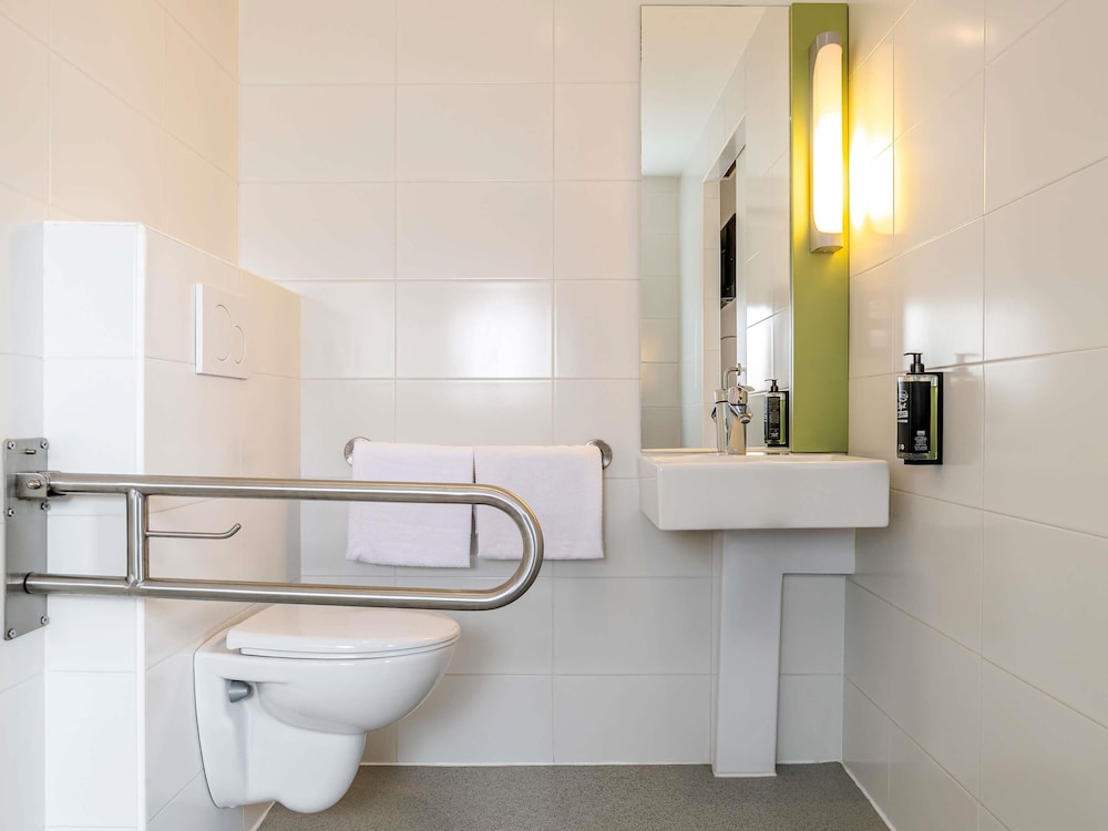 Ibis Sevilla 73/73