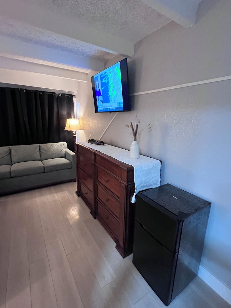 Regency Inn 35/55