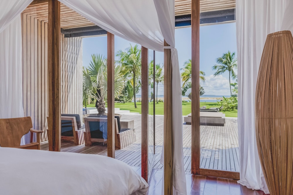 Pool, Suite, King Bed, Partial Sea View