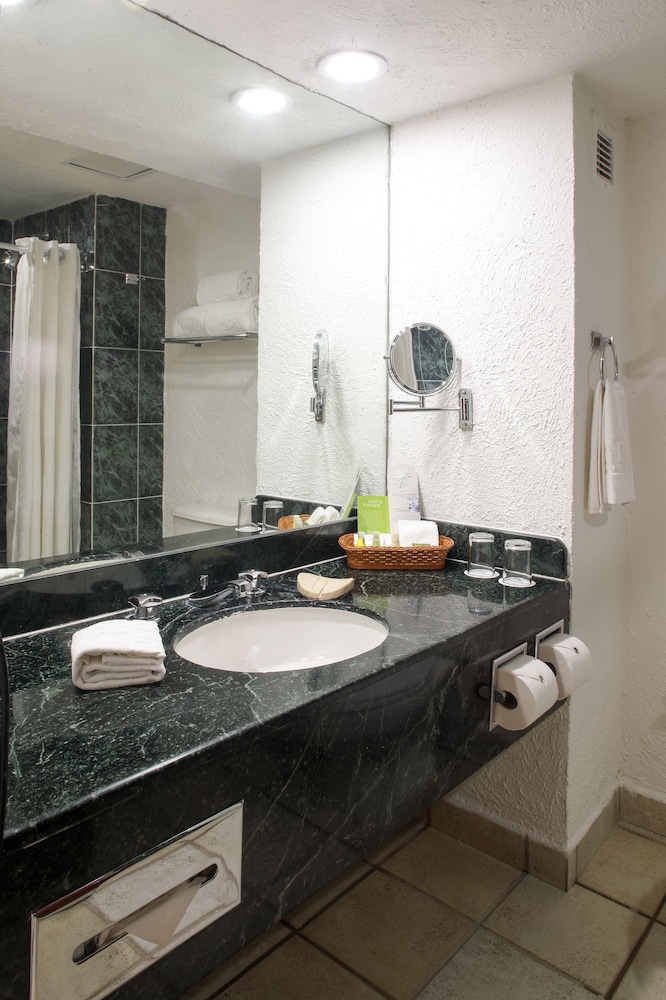 Emporio Ixtapa 48/50