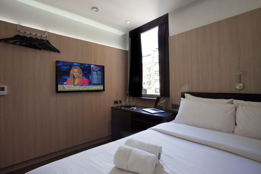 ROOM, QUEEN BED