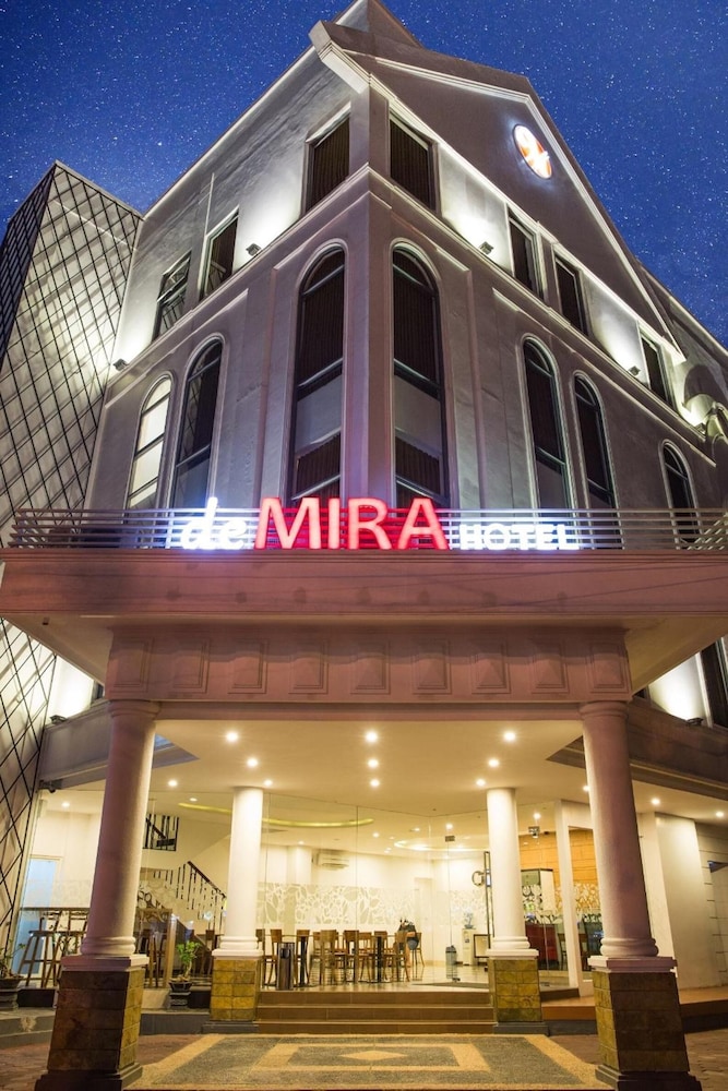 deMira Hotel Gubeng Surabaya 1/26