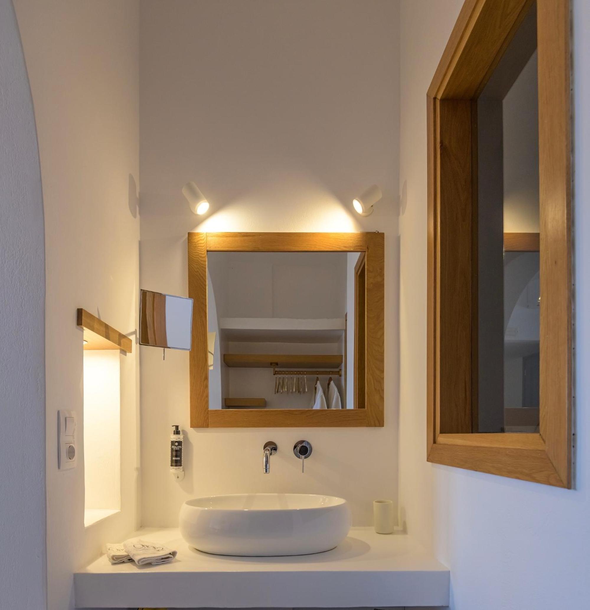 Oneiro Studios 50/50