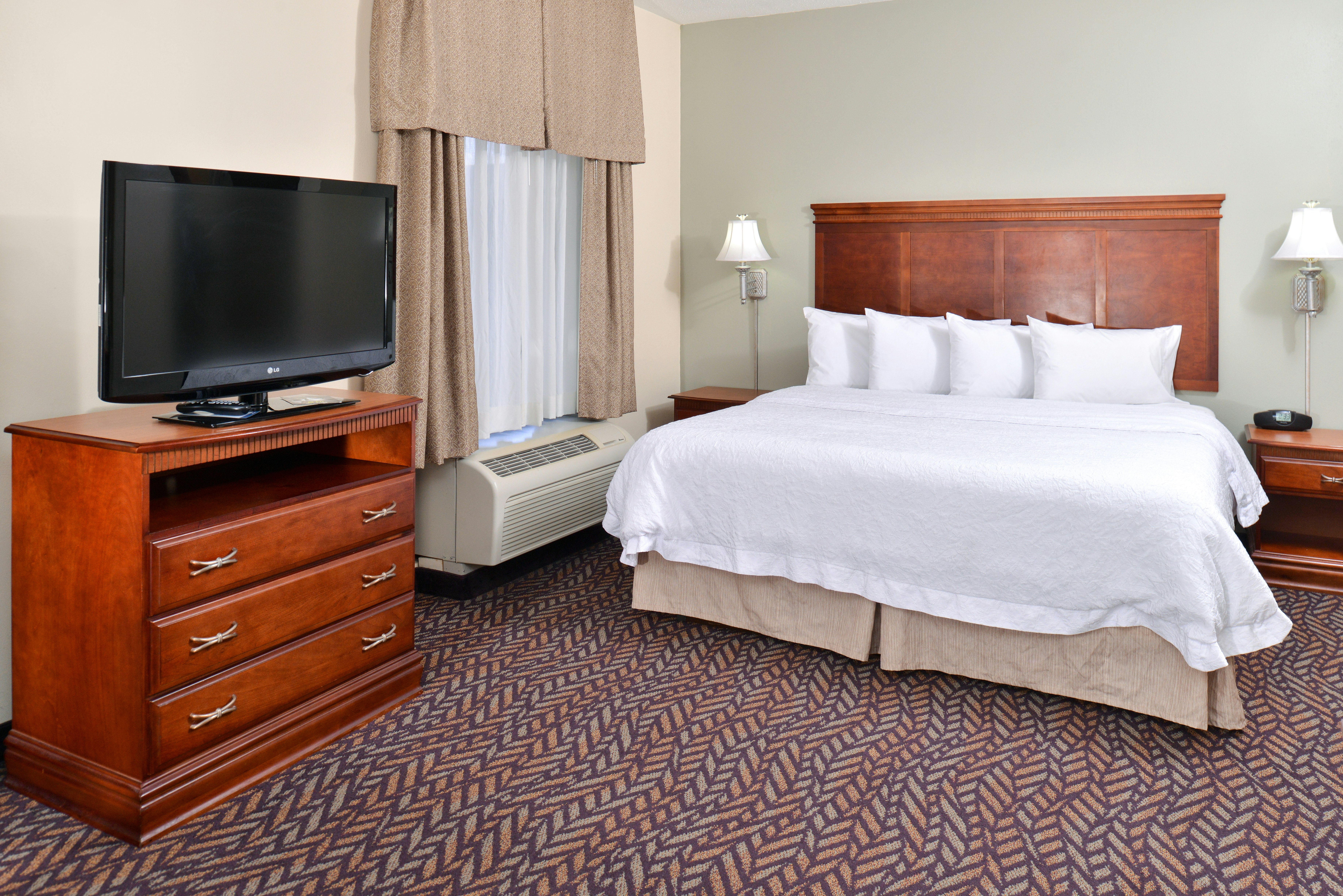 STUDIO, SUITE, KING BED