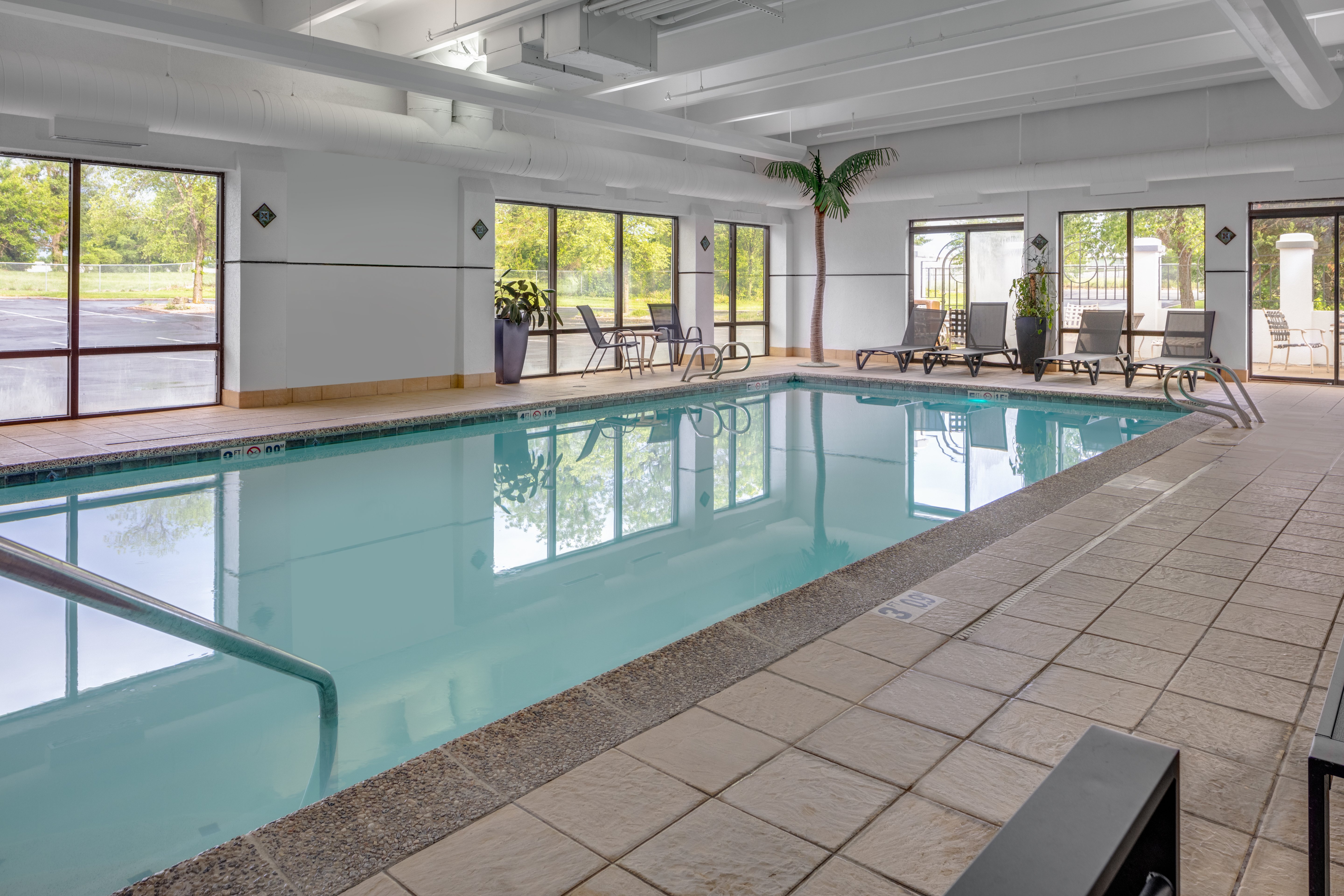 Holiday Inn Hotel And Suites Springfield I 44 30/77