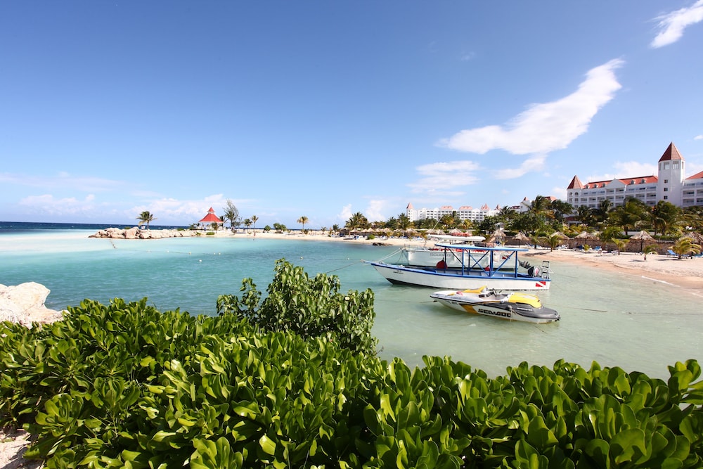 Bahia Principe Escape Runaway Bay 69/70