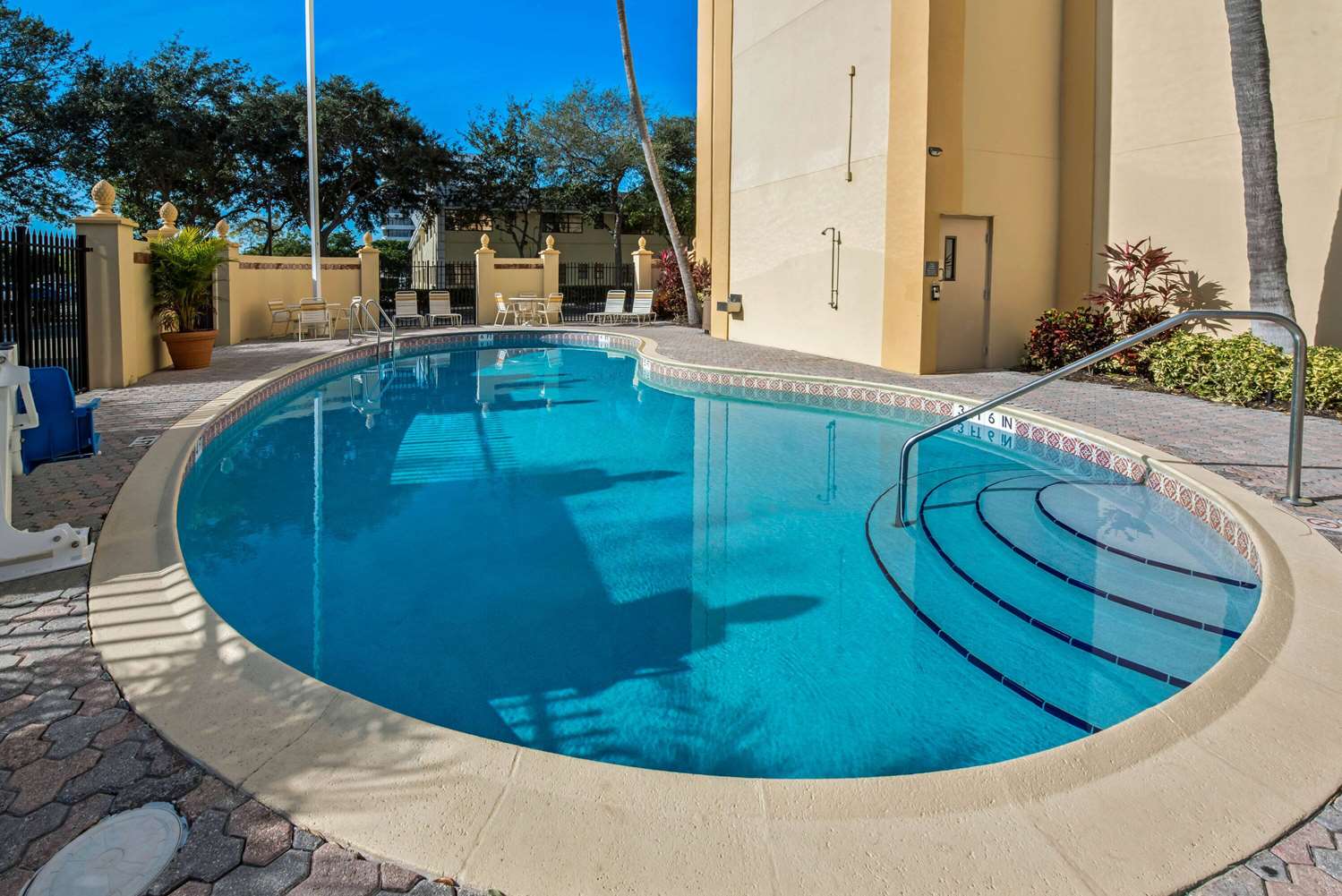 La Quinta Inn Suites By Wyndham West Palm Beach Airport 28/50