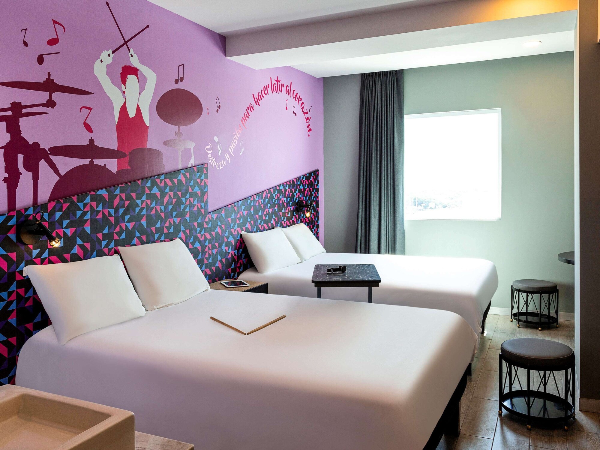 STANDARD, 2 DOUBLE BEDS