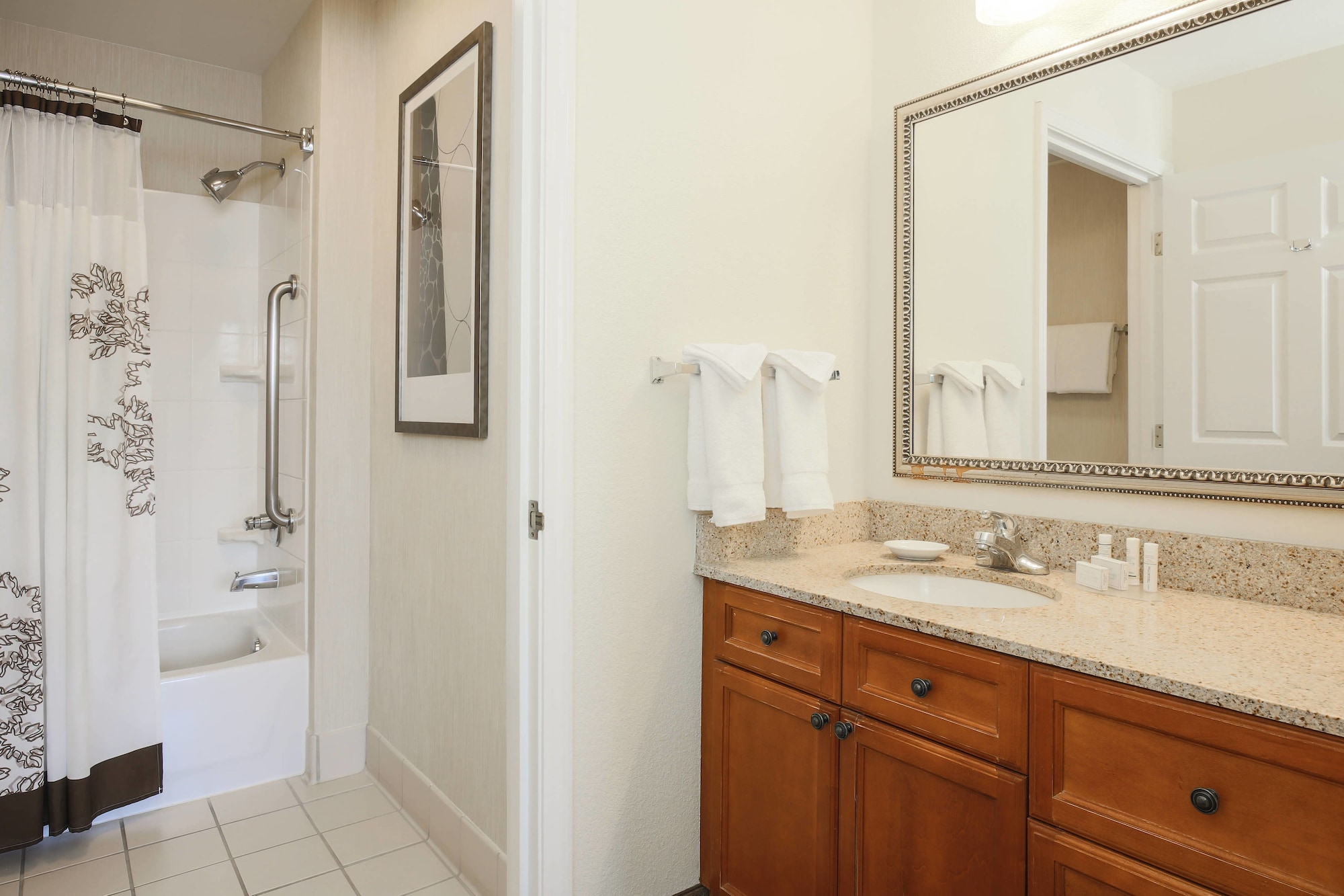 2 Bedrooms, Suite, 2 Double Beds