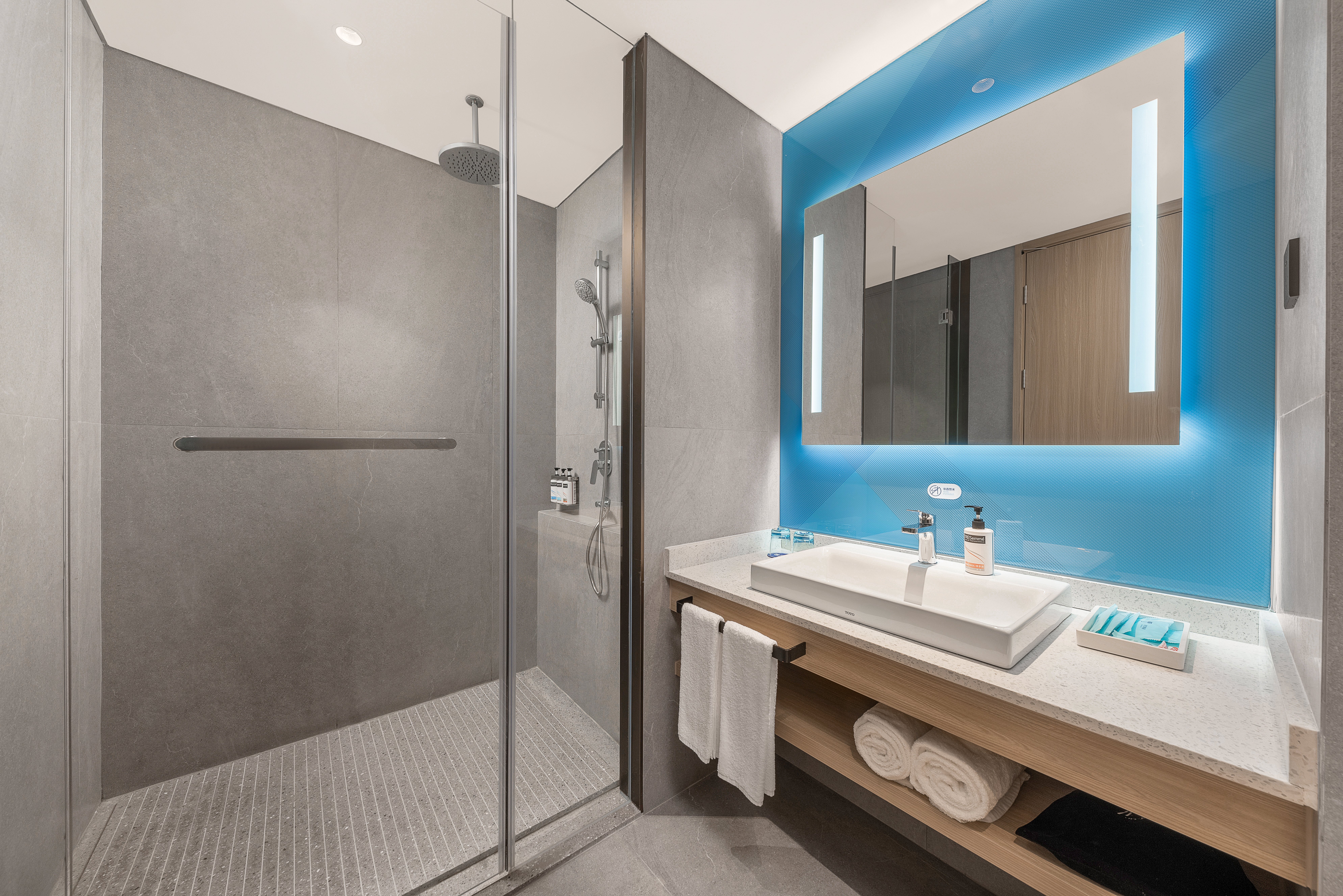 Holiday Inn Express JIANGMEN YINHU BAY 50/50