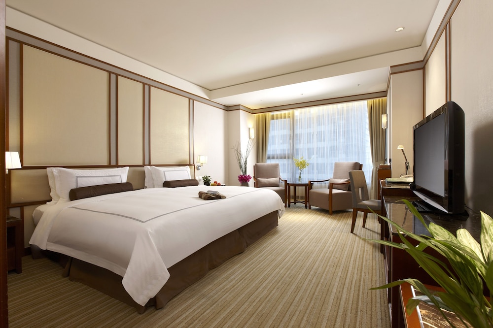 SUPERIOR, QUEEN BED