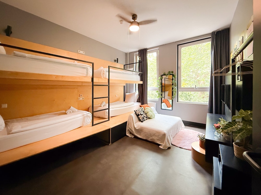 Friends, Deluxe, Double Bed